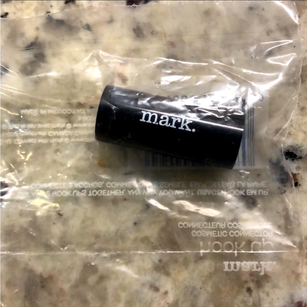 NWT 🆕 mark. Hook Up Cosmetic Connector (6 available)